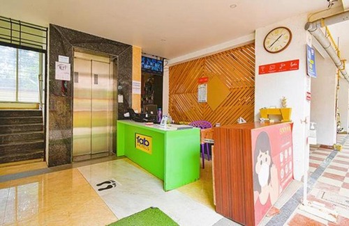 Sector 31 Hotel | FabHotel Golden Leaf