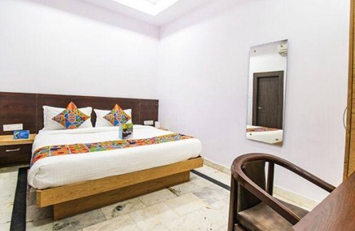 Sector 31 Hotel | Fabhotel Golden Leaf