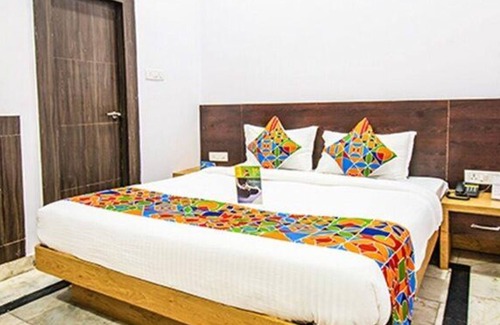 Sector 31 Hotel | Fabhotel Golden Leaf