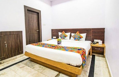 Sector 31 Hotel | Fabhotel Golden Leaf