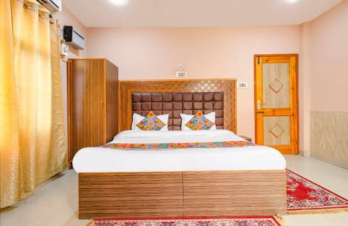 Srinagar Hotel | FabHotel Grand Comforts