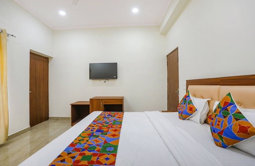 Noida Hotel | Fabhotel Grihum