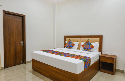 Noida Hotel | Fabhotel Grihum