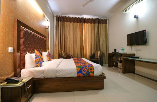 Kalkaji Hotel | FabHotel Happy Residency