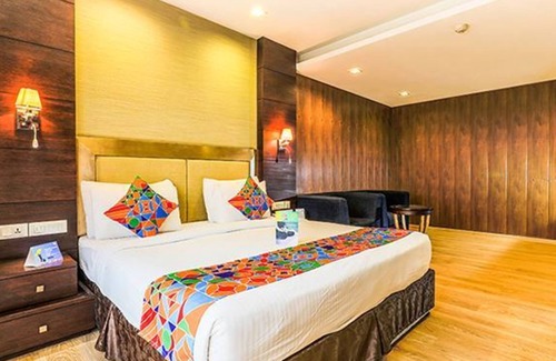 Lajpat Nagar III Hotel | FabHotel Hexa Lajpat Nagar