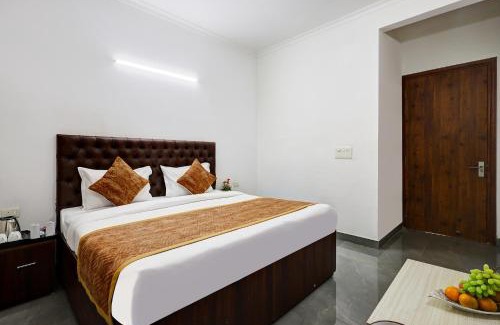 Noida Hotel | FabHotel La Corporate Suite