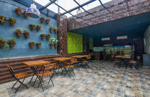 Varanasi Hotel | Fabhotel Lemon Grass