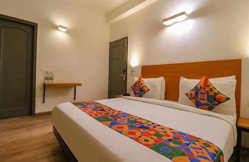 Chittaranjan Hotel | Fabhotel Lord Inn
