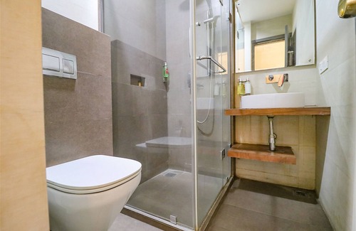 Chittaranjan Hotel | Fabhotel Lord Inn