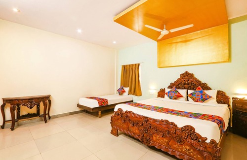 Lakdi Ka Pul Hotel | Fabhotel Maruthi Residency