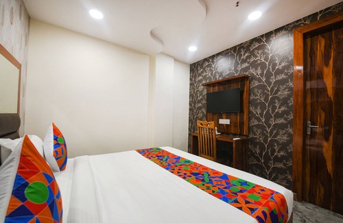 Preet Vihar Hotel | Fabhotel Mona Continental