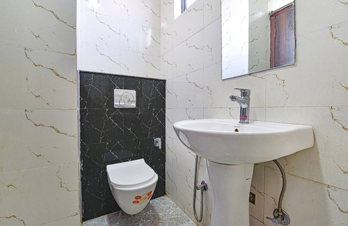 Raja Park Hotel | FabHotel Monark