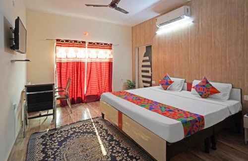 Noida Hotel | FabHotel MVR Stay 116