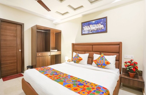 Delhi Hotel | FabHotel Nirvana Residency