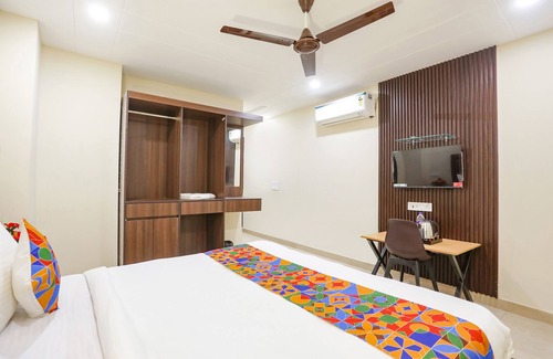 Delhi Hotel | FabHotel Nirvana Residency