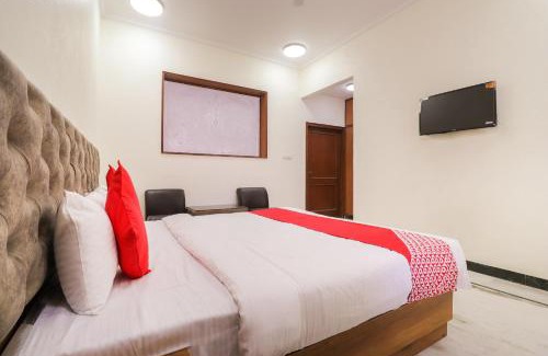 Gomti Nagar Hotel | FabHotel Pratham Inn