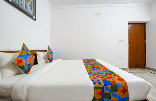 Dwarka Hotel | FabHotel Premium Rooms - Nr Yashobhoomi Convention Centre