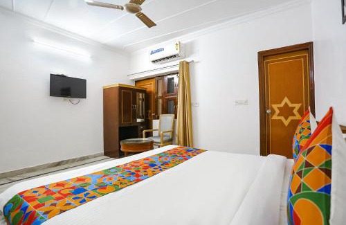 Dwarka Hotel | FabHotel Premium Rooms - Nr Yashobhoomi Convention Centre
