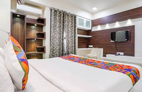 Pimpri Colony Hotel | Fabhotel Rudra Residency