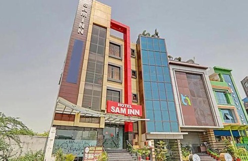 Gomti Nagar Hotel | FabHotel Sam Inn