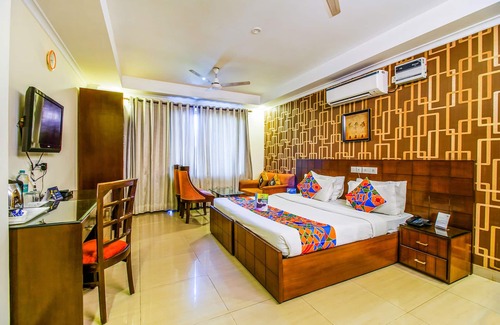 East of Kailash Hotel | Fabhotel Signature Plaza