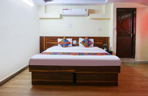 Kukatpalli Hotel | FabHotel Sri Sai Grand Inn