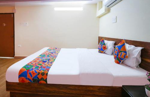 Kukatpalli Hotel | FabHotel Sri Sai Grand Inn