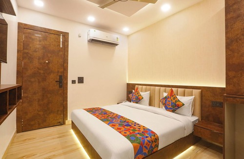New Delhi Hotel | Fabhotel Sugar Inn
