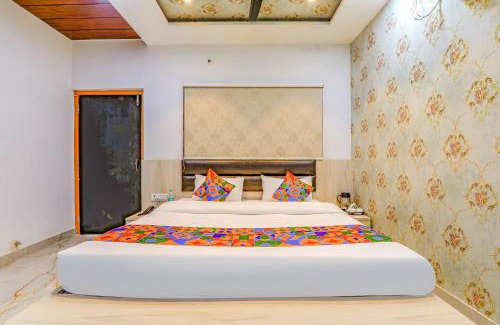 Mahmoorganj Hotel | FabHotel Super 3 Premium