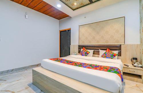 Mahmoorganj Hotel | FabHotel Super 3 Premium