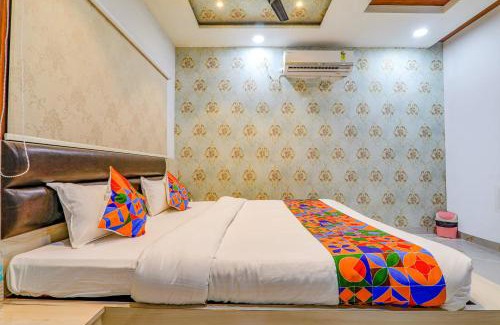 Mahmoorganj Hotel | FabHotel Super 3 Premium