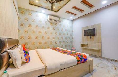 Mahmoorganj Hotel | FabHotel Super 3 Premium