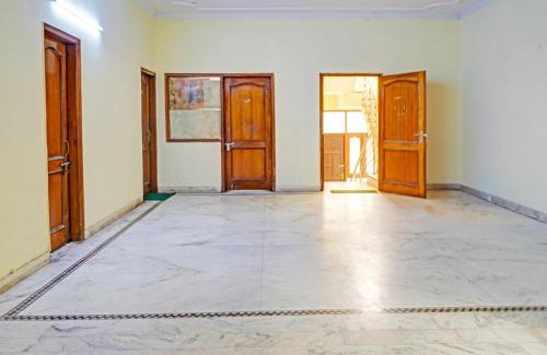 Noida Hotel | FabHotel The Everest 43