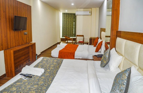 Noida Hotel | Fabhotel The Golf Inn