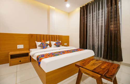Rau Hotel | Fabhotel The Gravity Inn