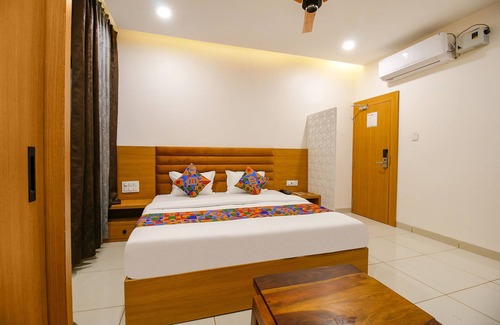 Rau Hotel | Fabhotel The Gravity Inn