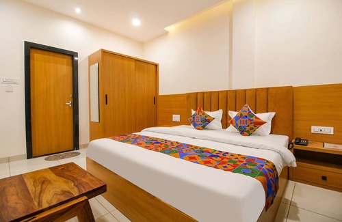 Rau Hotel | Fabhotel The Gravity Inn