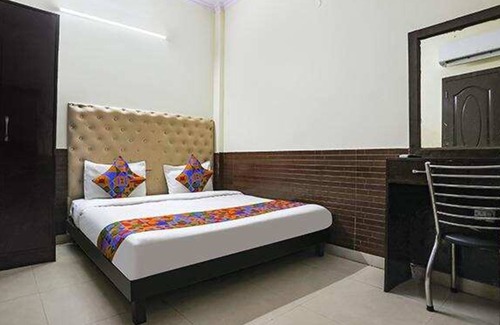 Lajpat Nagar Hotel | Fabhotel The Lazeez