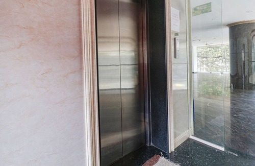 Pulikeshi Nagar Hotel | Fabhotel The Turning Point