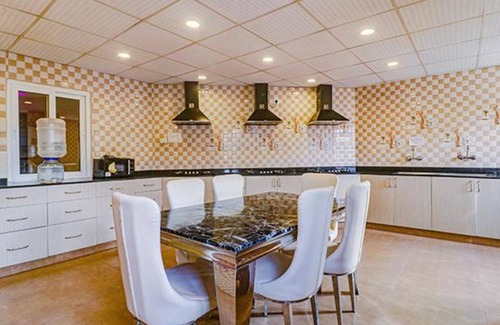 Pulikeshi Nagar Hotel | Fabhotel Turning Point