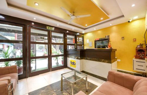 Delhi Hotel | FabHotel Under Bridge - Near Nizamuddin Railway Station