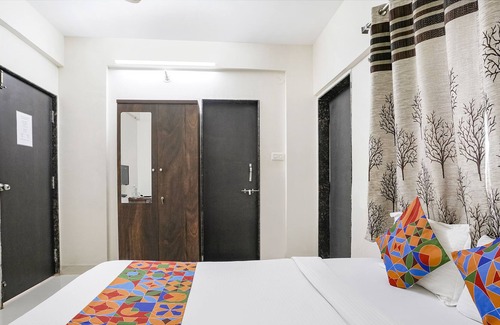 Aundh Hotel | Fabhotel Vardhan House Ii