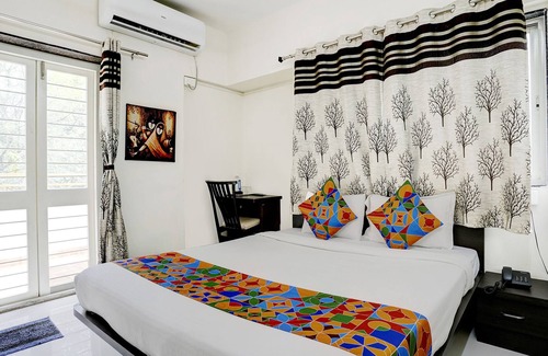 Aundh Hotel | Fabhotel Vardhan House Ii
