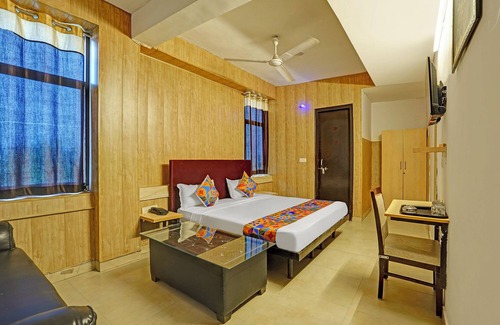 Vasundhara Hotel | Fabhotel Vasundhara Grand