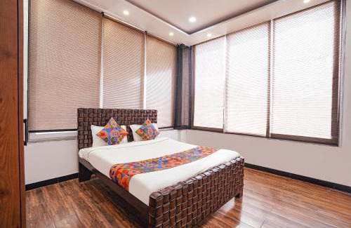Mahmoorganj Hotel | FabHotel Villa De Benares