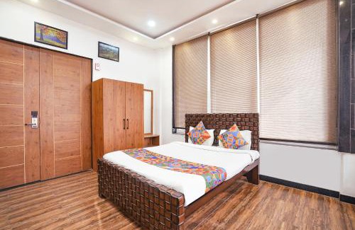 Mahmoorganj Hotel | FabHotel Villa De Benares