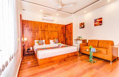Pulikeshi Nagar Hotel | FabHotel Vista Suites - Frazer Town