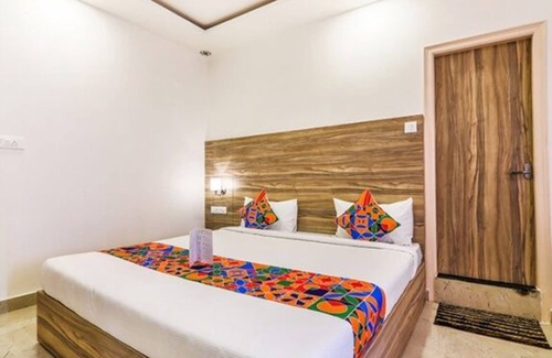 Pulikeshi Nagar Hotel | Fabhotel Vs Suites & Inn