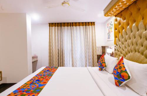 Banjara Hills Hotel | FabHotel WR Grand- Nr Citi Neuro Centre- Banjara Hills