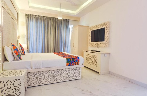 Calangute Hotel | FabHotel Yahweh Beach Inn With Bar, Calangute